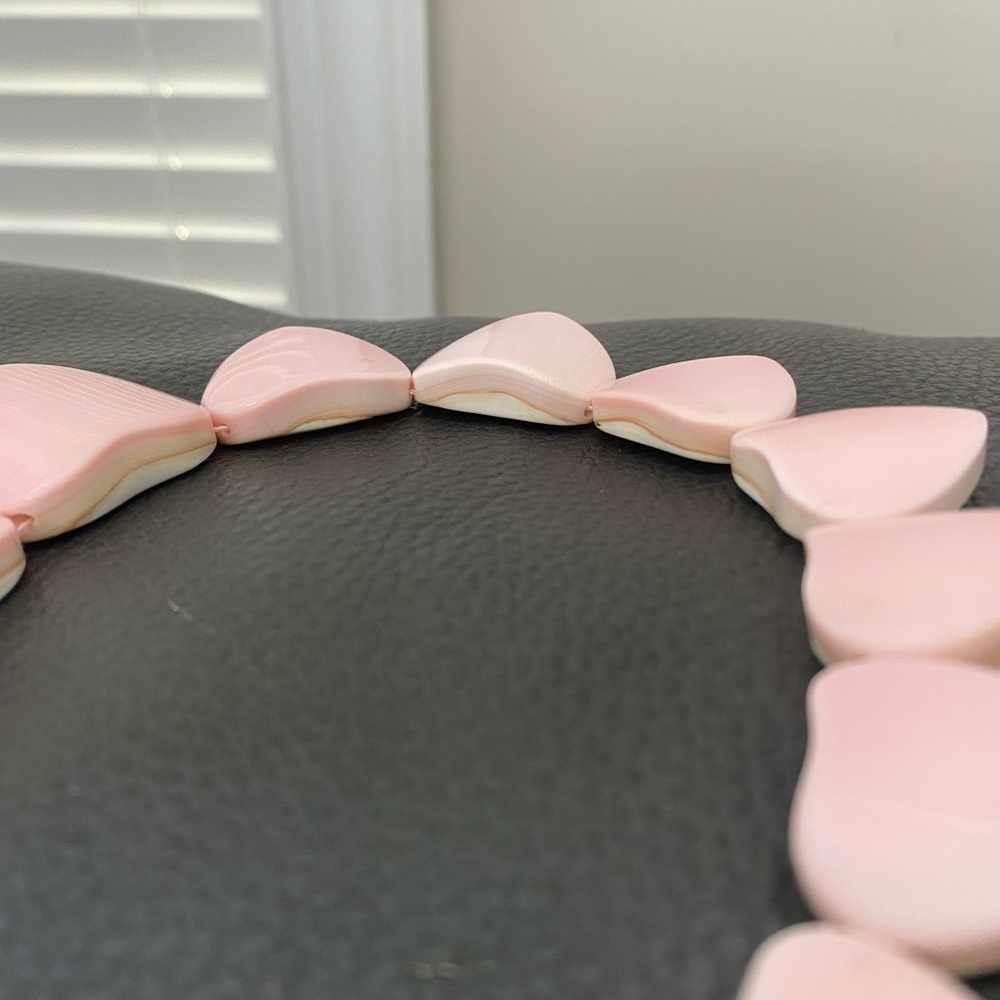 Pink Conch Shell Hand Carved Heart Shaped 18" Necklace - Picture 3 of 11